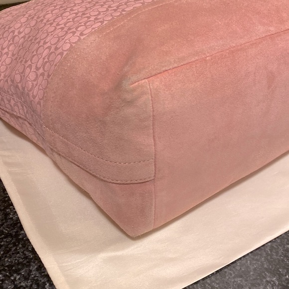 COACH Soft pink tiny C jacquard fabric & suede base w/ matching keychain. F11666 - Picture 6 of 12